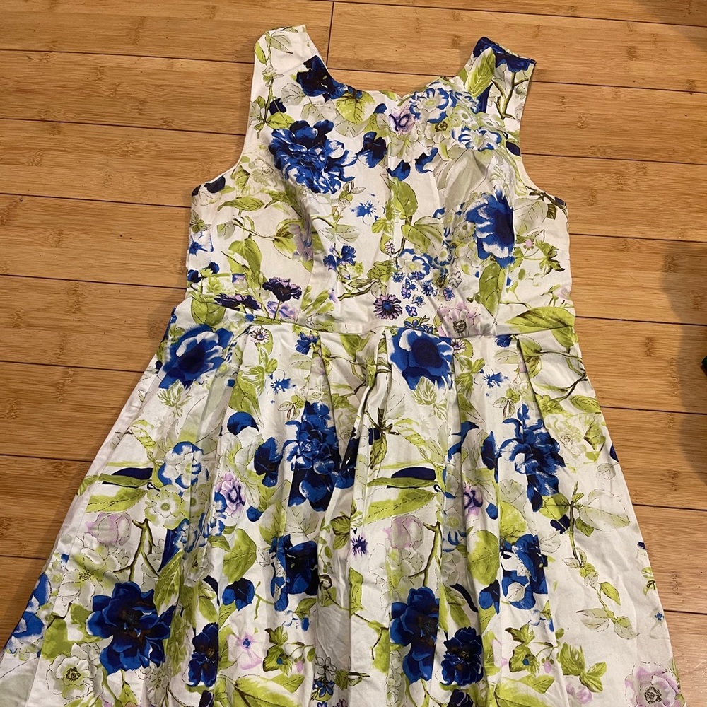 Women’s Spring Set (M/L) - Picture 3 of 7